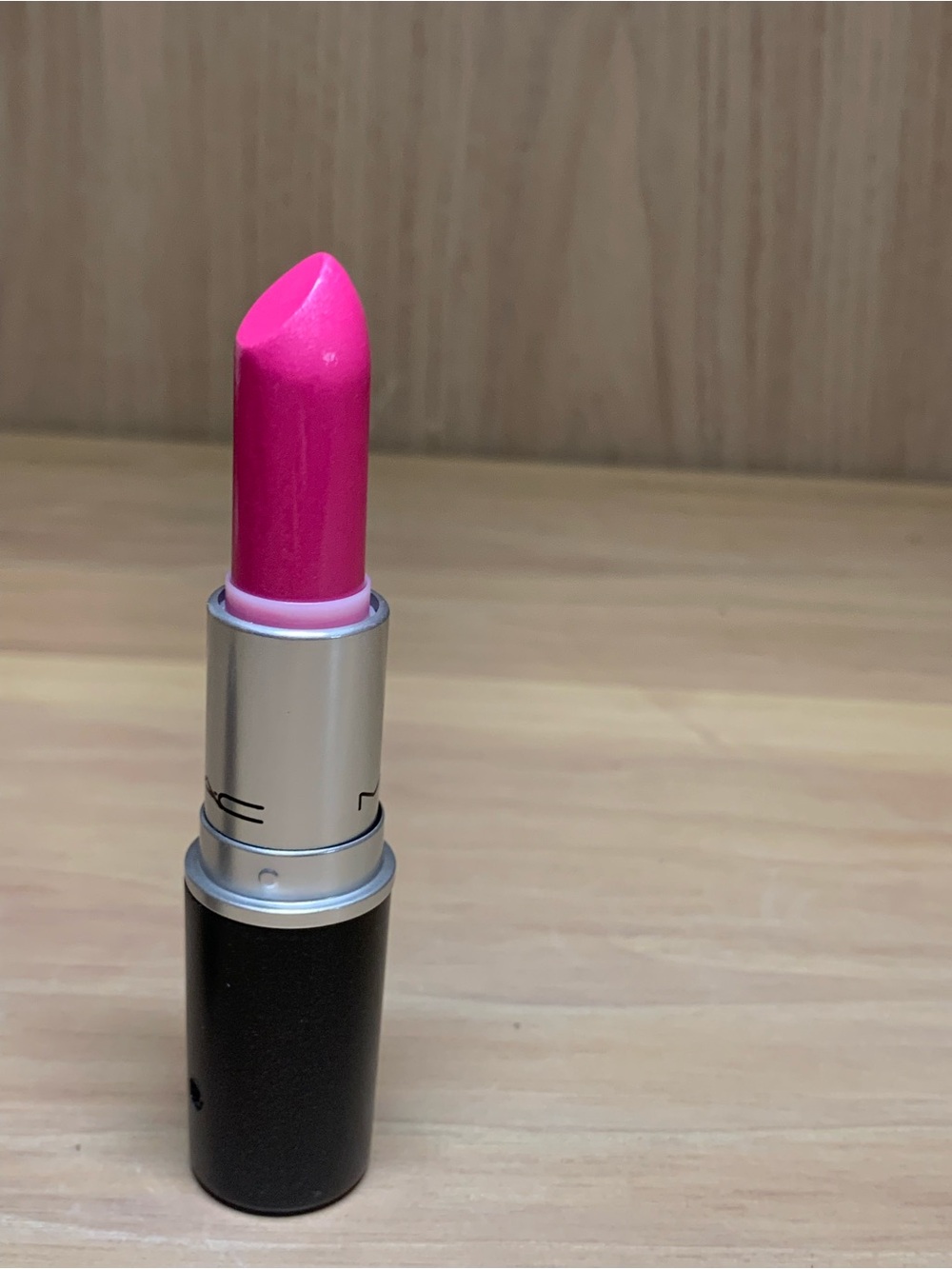 MAC Cosmetics Fashionably Fuchsia Discontinued Lipstick - Picture 3 of 5